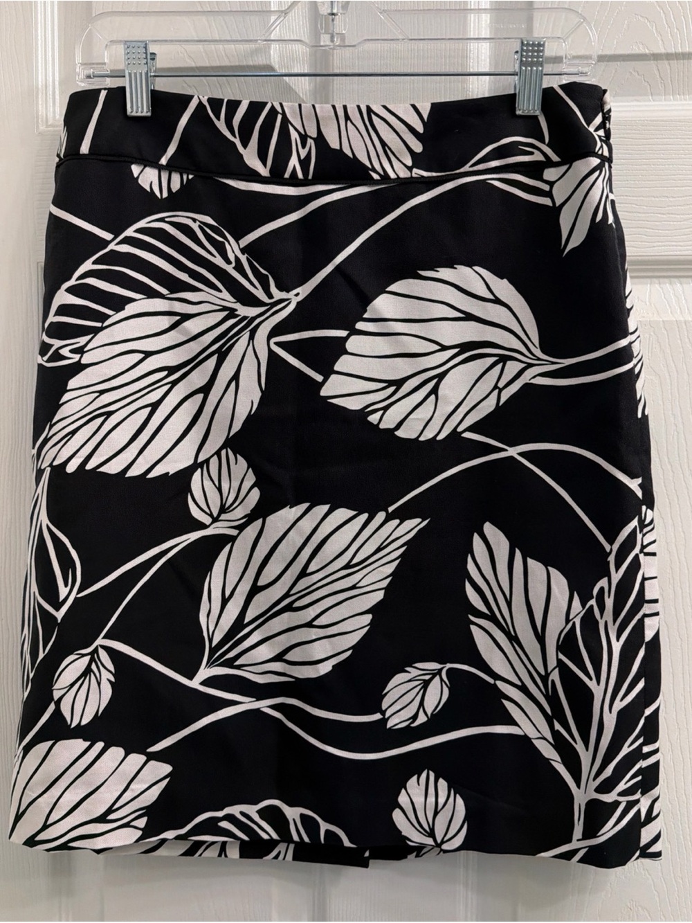 Ann Taylor LOFT Black White Floral Print Silk Blend Pencil Skirt fully lined 8